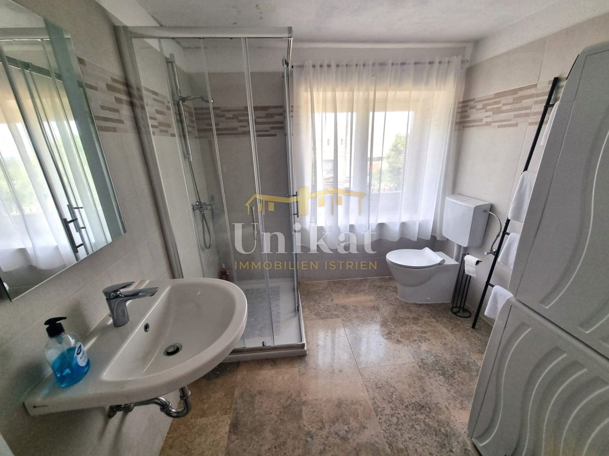 Renovirana kamnita hiša s bazenom 3 km od morja